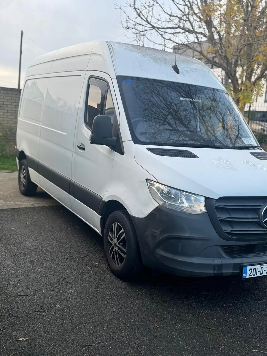 Mercedes Benz - Image 2