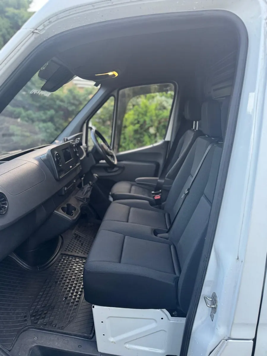 Mercedes Benz - Image 3