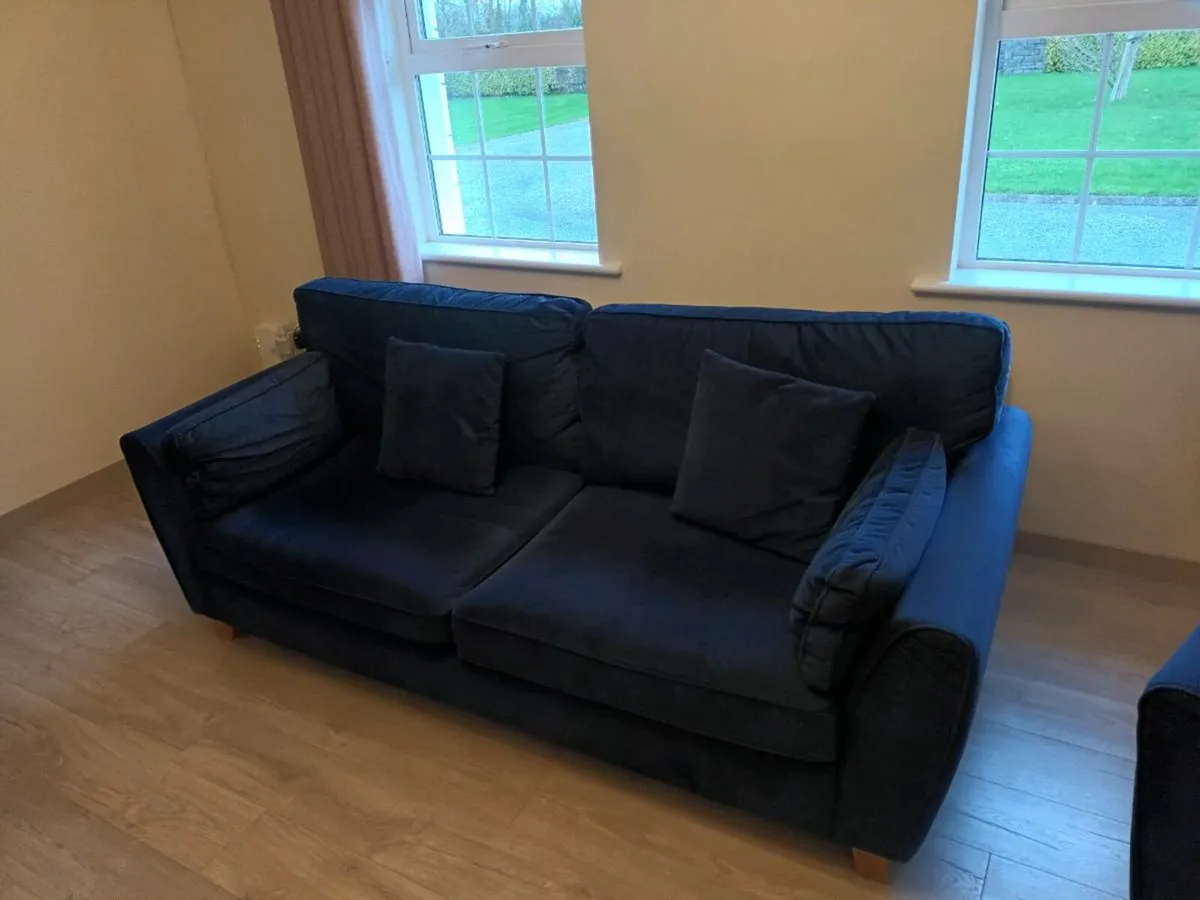 Suite of furniture - Image 2