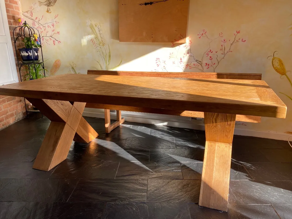 Solid wooden table - Image 1
