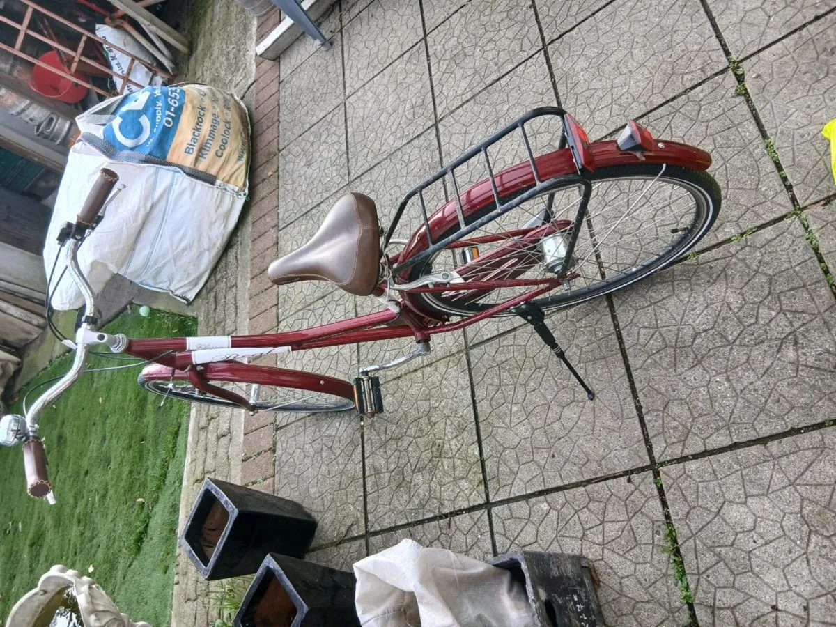Ladies Dutch style bicycle - Image 4