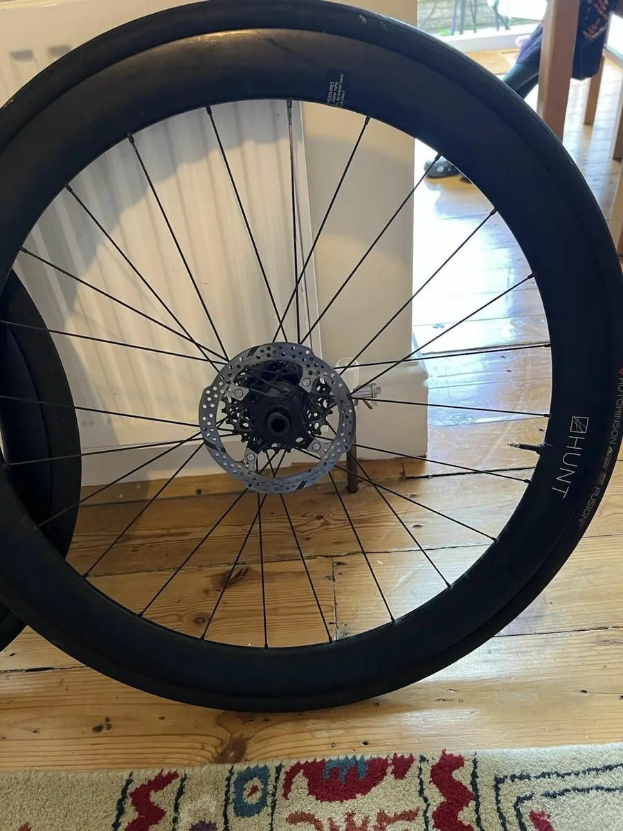 Hunt Carbon 50mm Aero Disc Brake TUBELESS Setup - Image 4