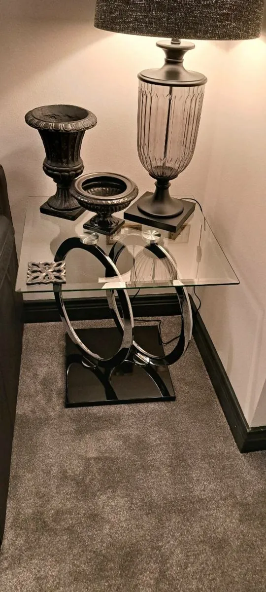 Side table, 2 available - Image 1