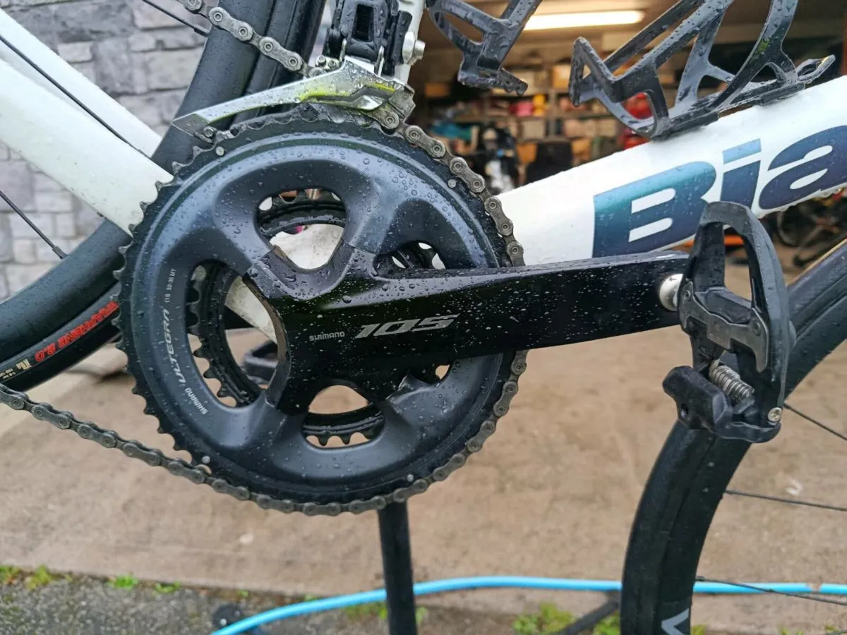 Bianchi Carbon Road Bike - Image 3