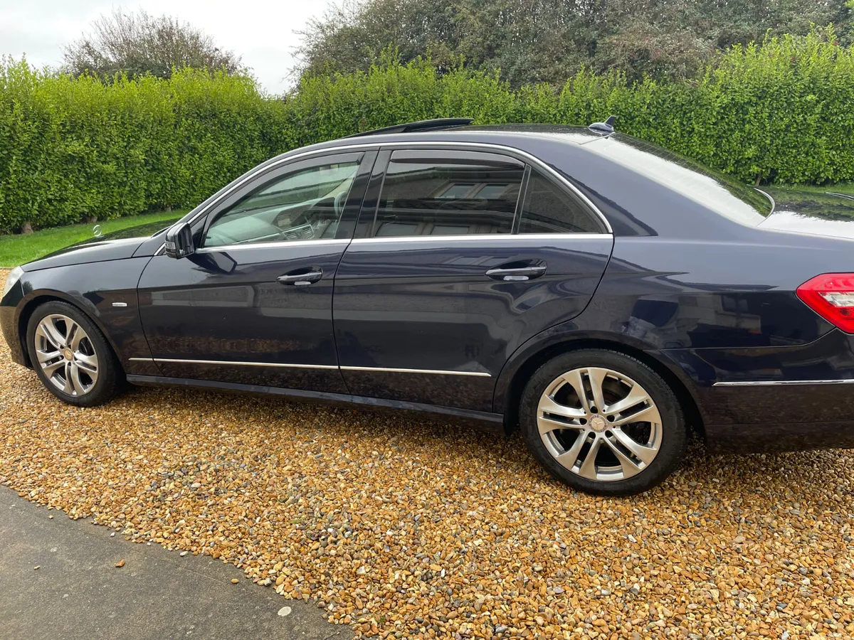 Mercedes-Benz E-Class 2010 - Image 4
