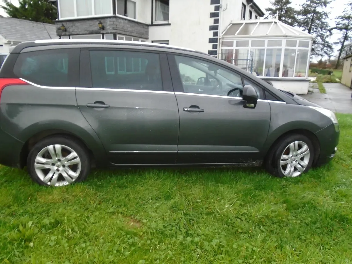 7 Seater Peugeot 5008 - Image 4
