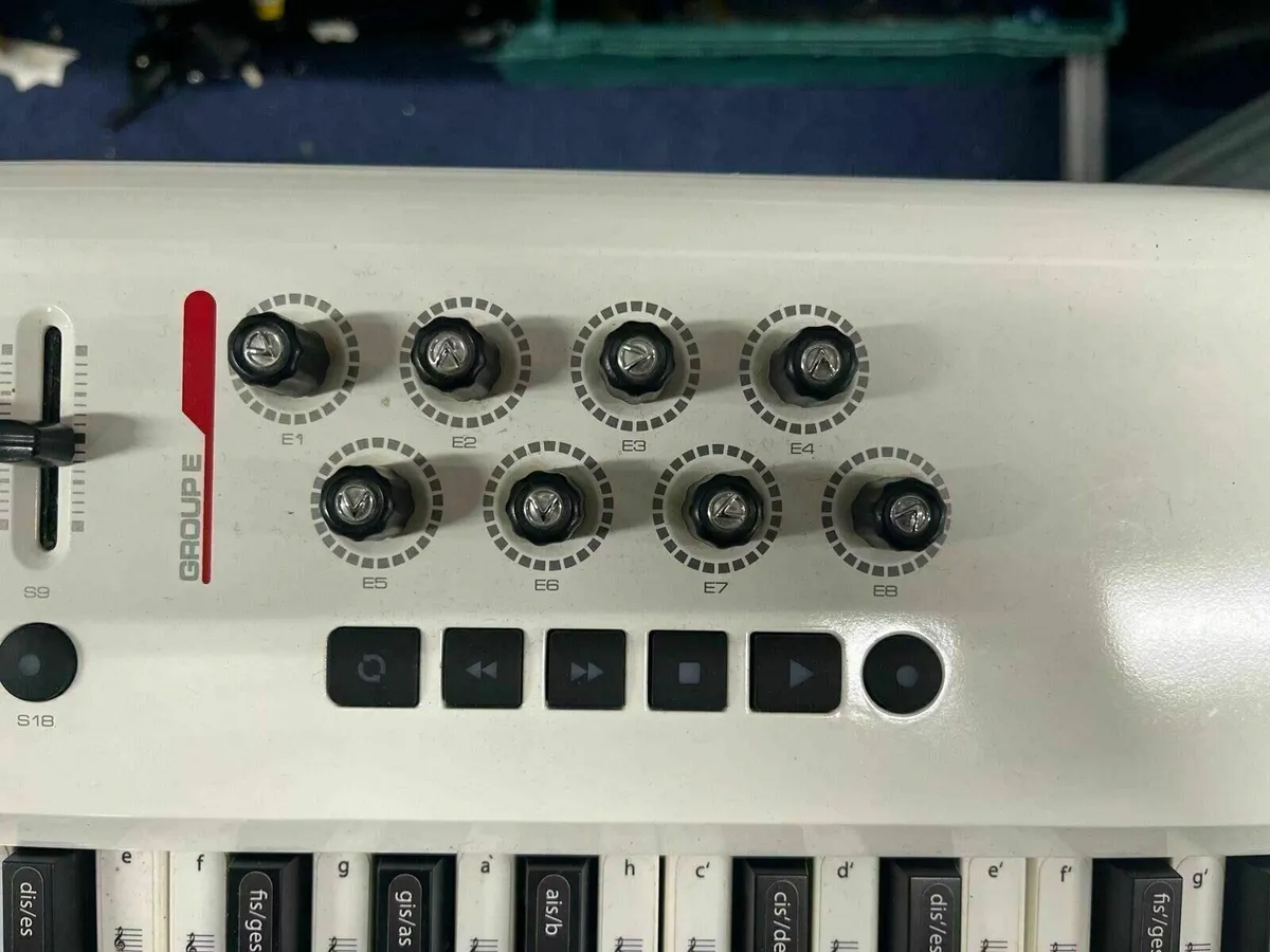 Axiom Pro 61 MIDI Controller - Image 4