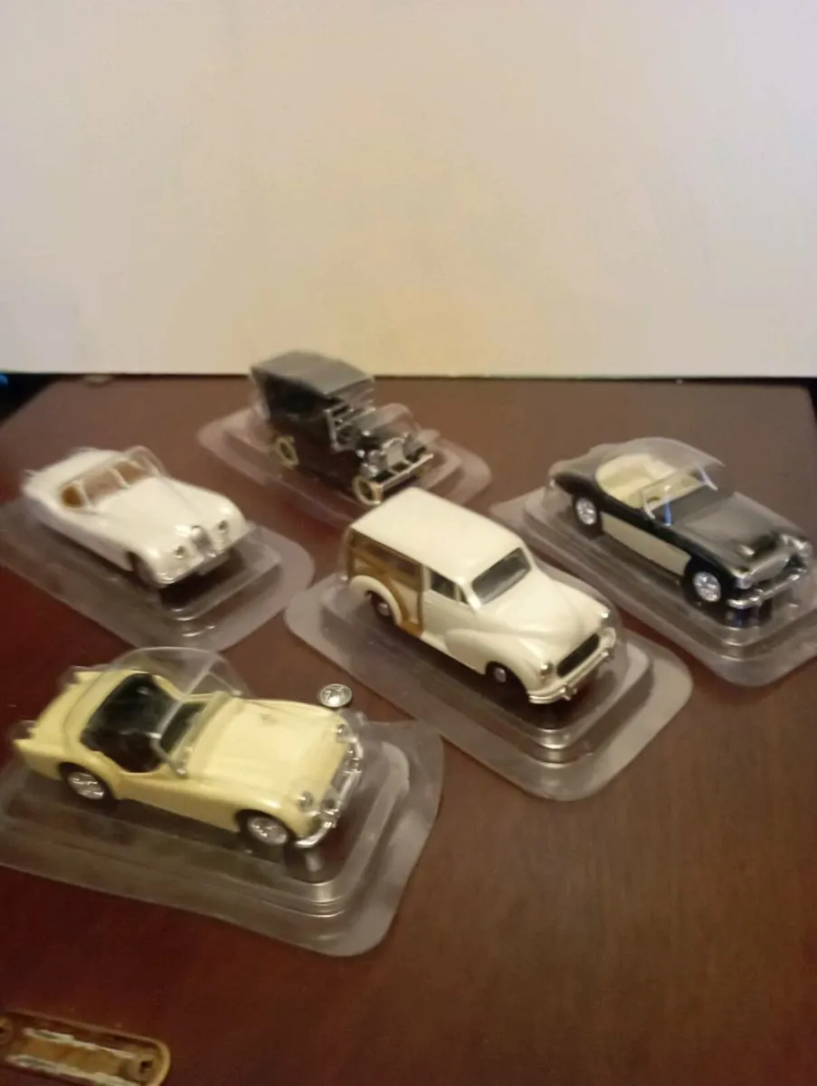 CORGI COLLECTION OF DIE - CAST MODLE'S CARS . - Image 1