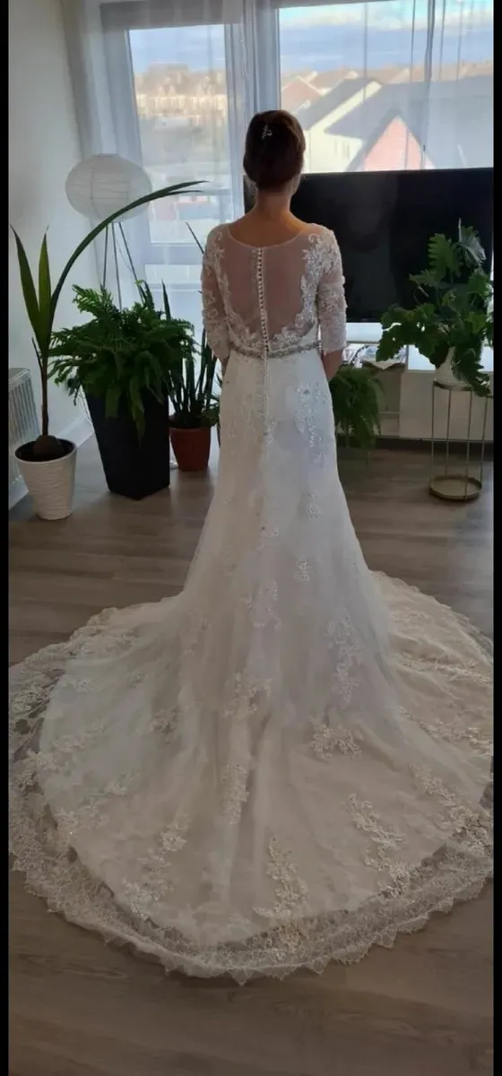 Wedding dress - Image 2