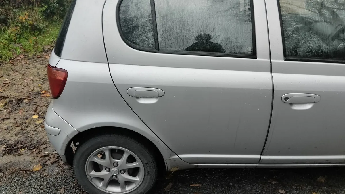 Toyota Yaris 2005 - Image 4