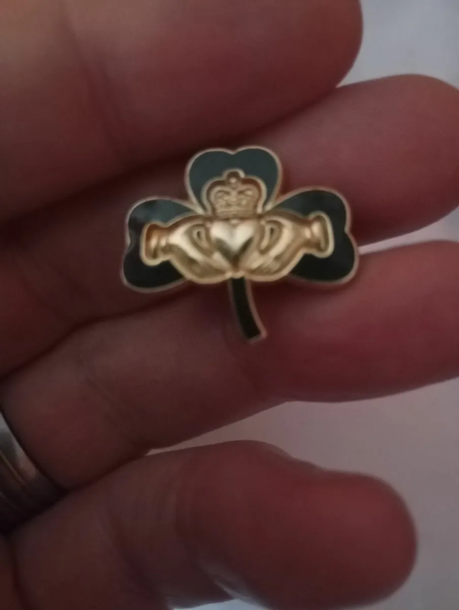 Vintage claddagh brooch - Image 1