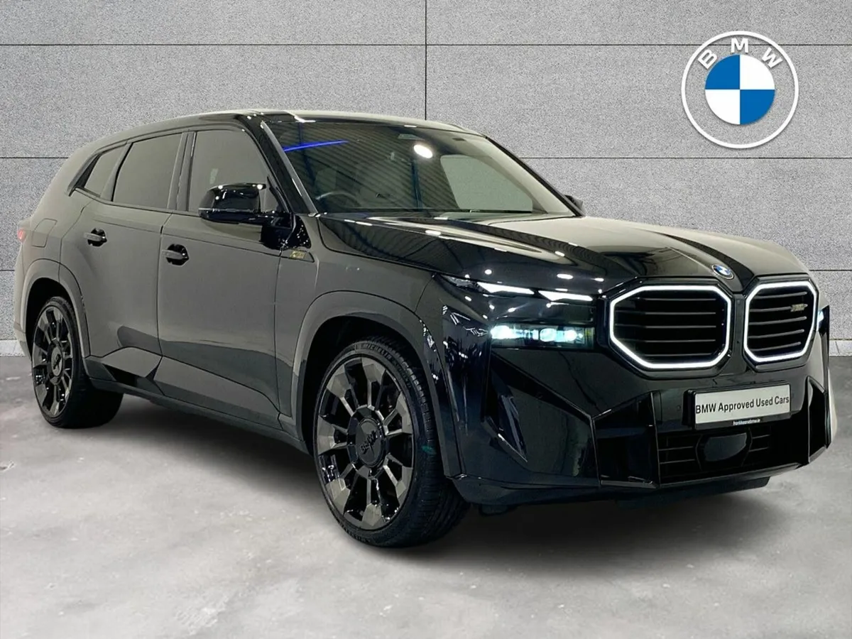 BMW XM 4.4 - Image 1