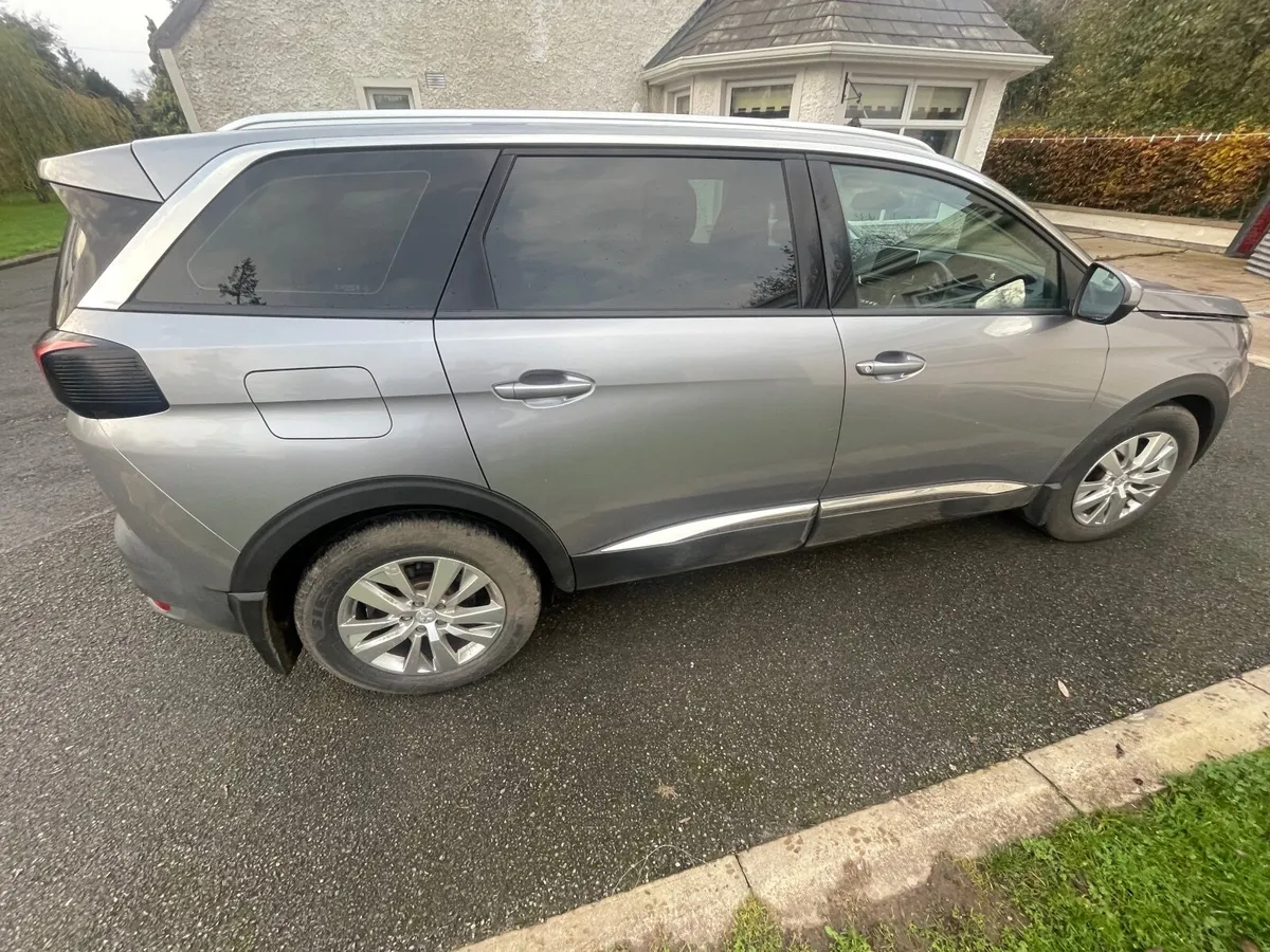 Peugeot 5008 2017 - Image 1