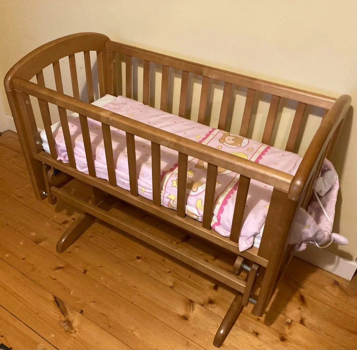 Troll Anna Glider Crib with Mattress & Bedding - Image 2