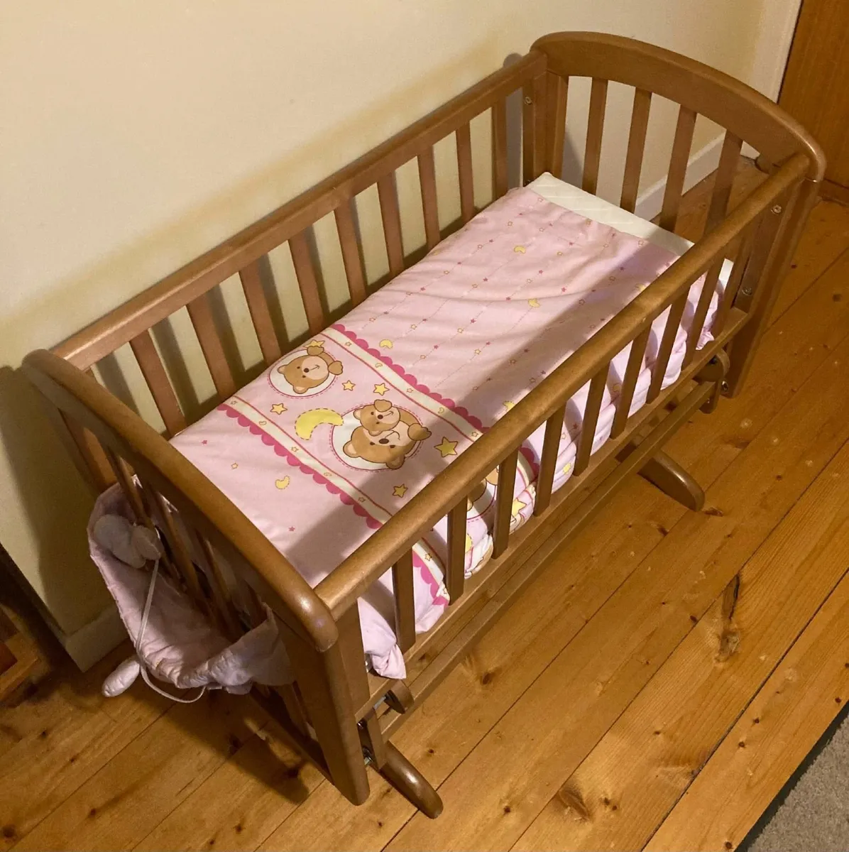 Troll Anna Glider Crib with Mattress & Bedding - Image 4