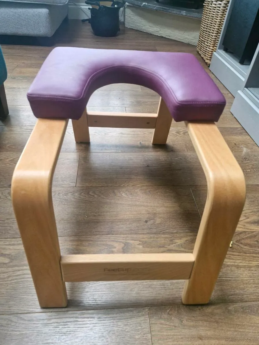 Feetup Headstand chair - Image 1