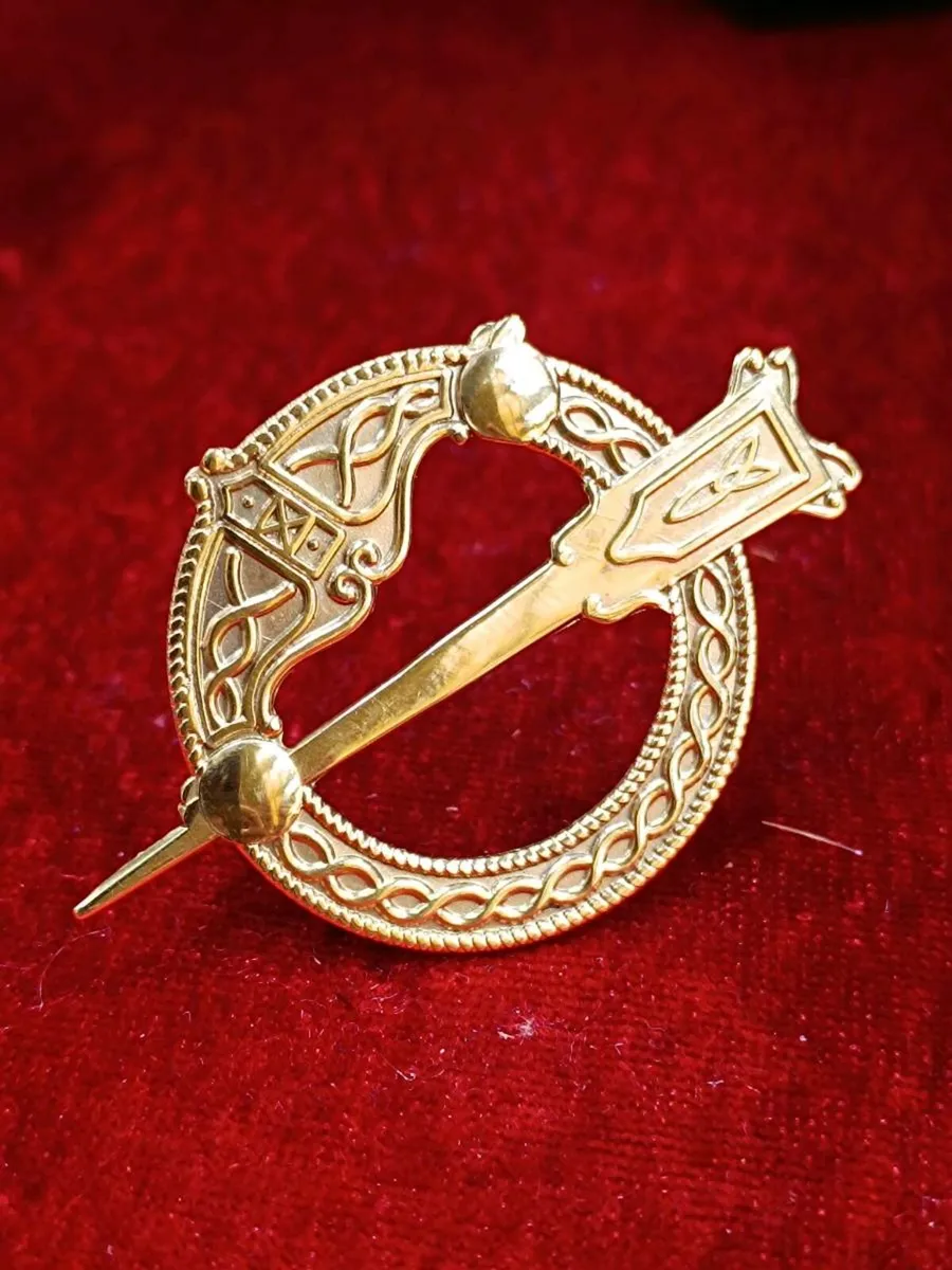 9k Yellow Gold Tara Brooch - Image 1