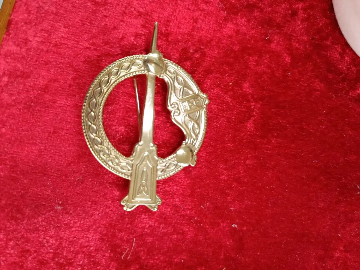 9k Yellow Gold Tara Brooch - Image 3