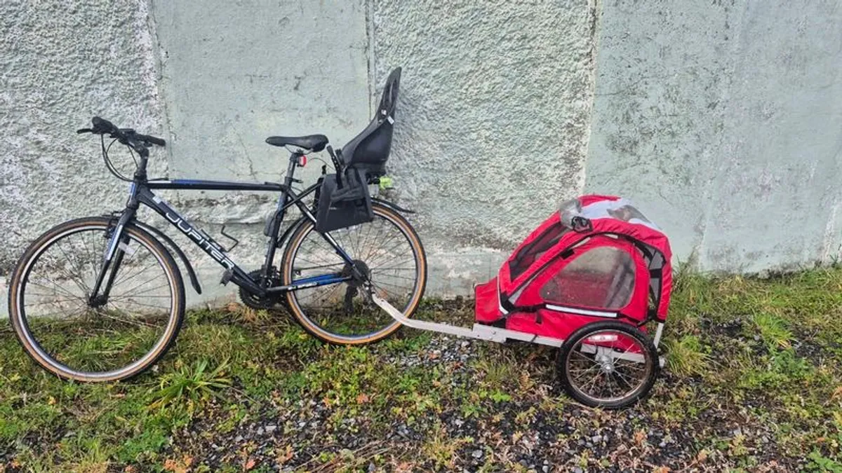 Hybrid bike with kids chair and kids trailer