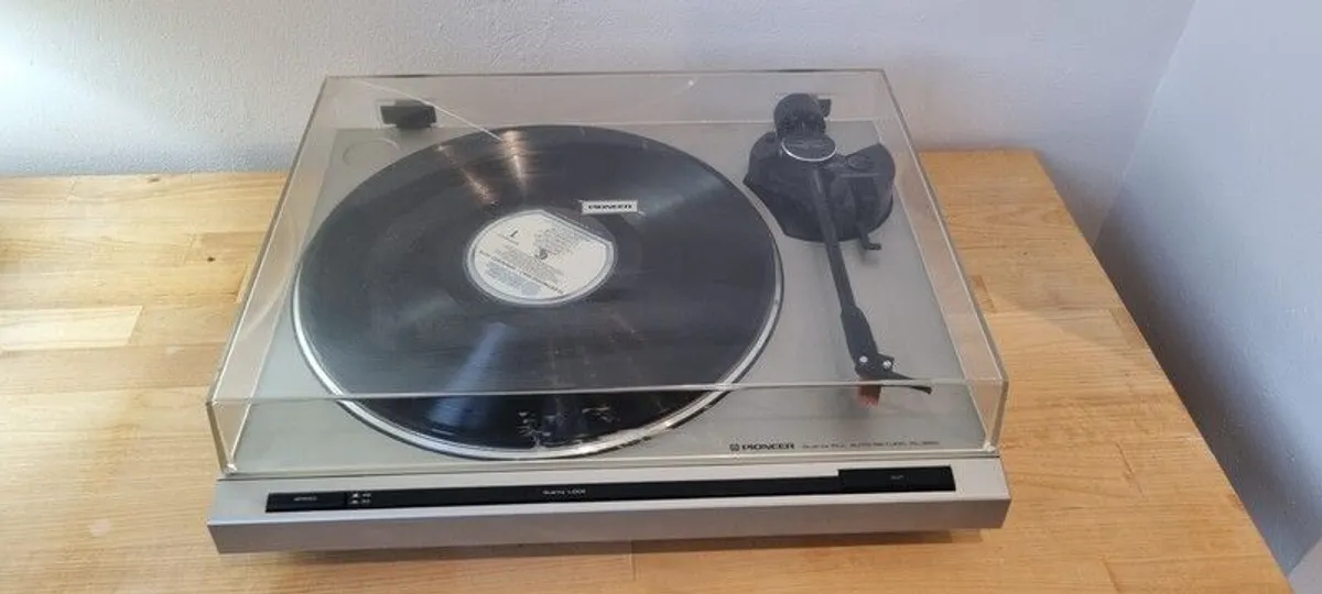 Pioneer PL-620 Vintage Turntable - Image 1