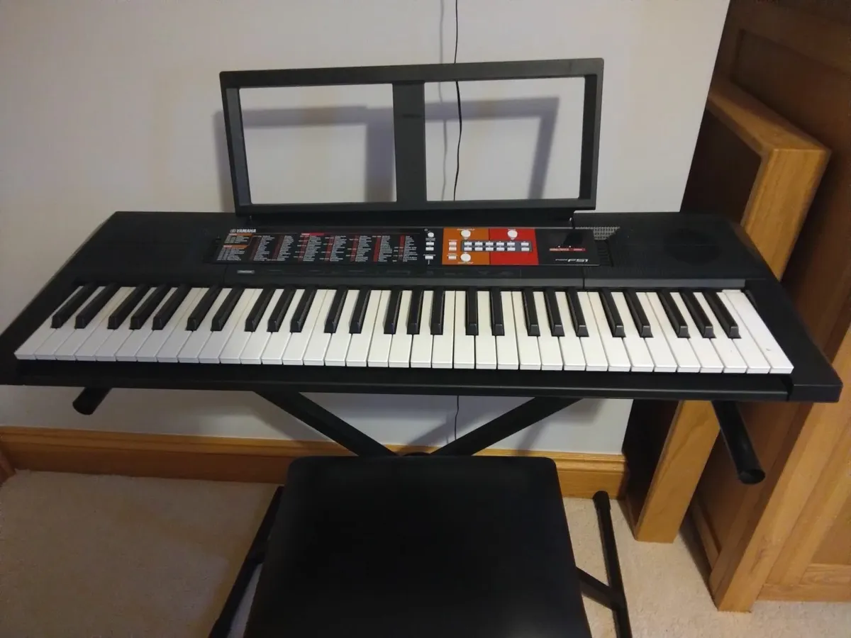 Electronic keyboard and stool - Image 1