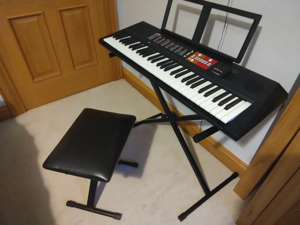 Electronic keyboard and stool - Image 2
