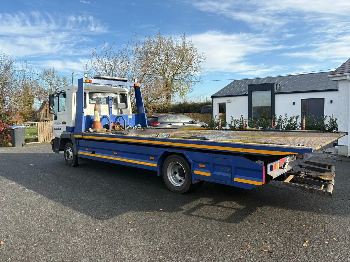 Recovery truck - Image 1