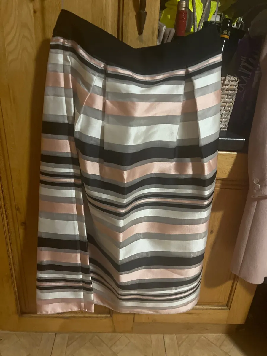 Three fee g skirts - Image 4