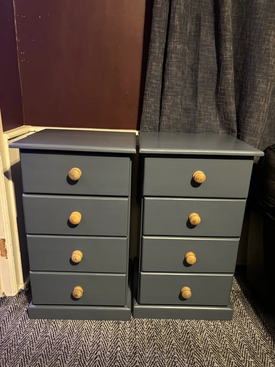 Pair of bedside lockers - Image 2