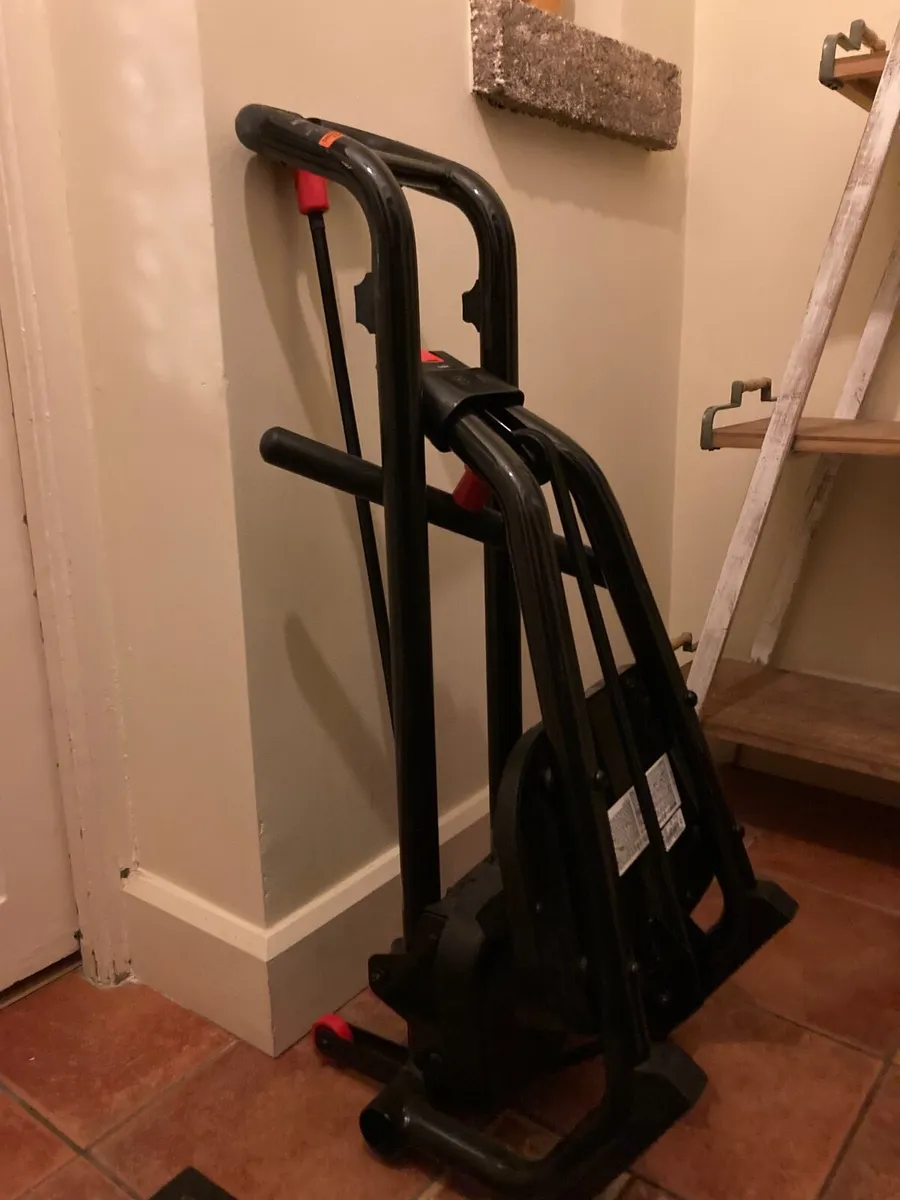 Rowing machine - Image 1