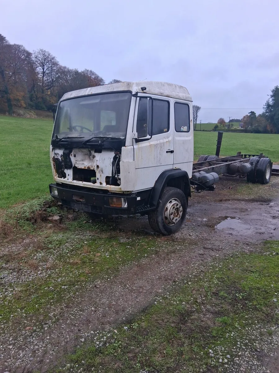 Mercedes-Benz  chassis, axles,tractor trailer - Image 1