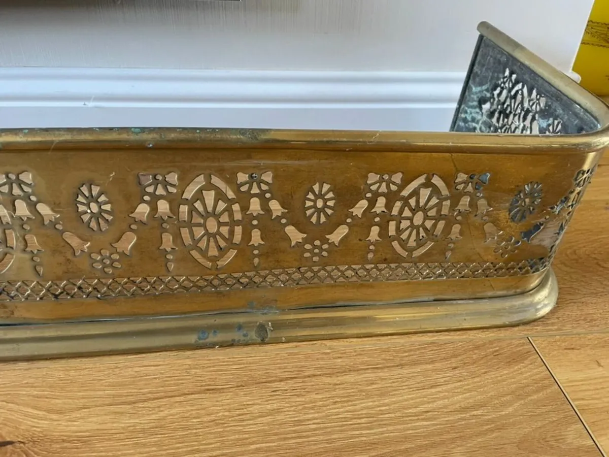 Late 18th Century Brass Fender - Image 3