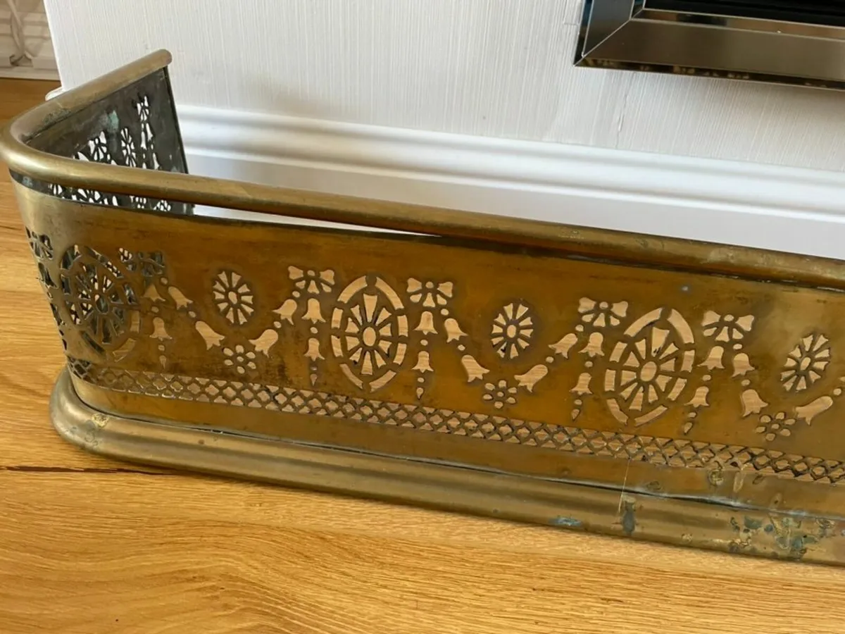 Late 18th Century Brass Fender - Image 4