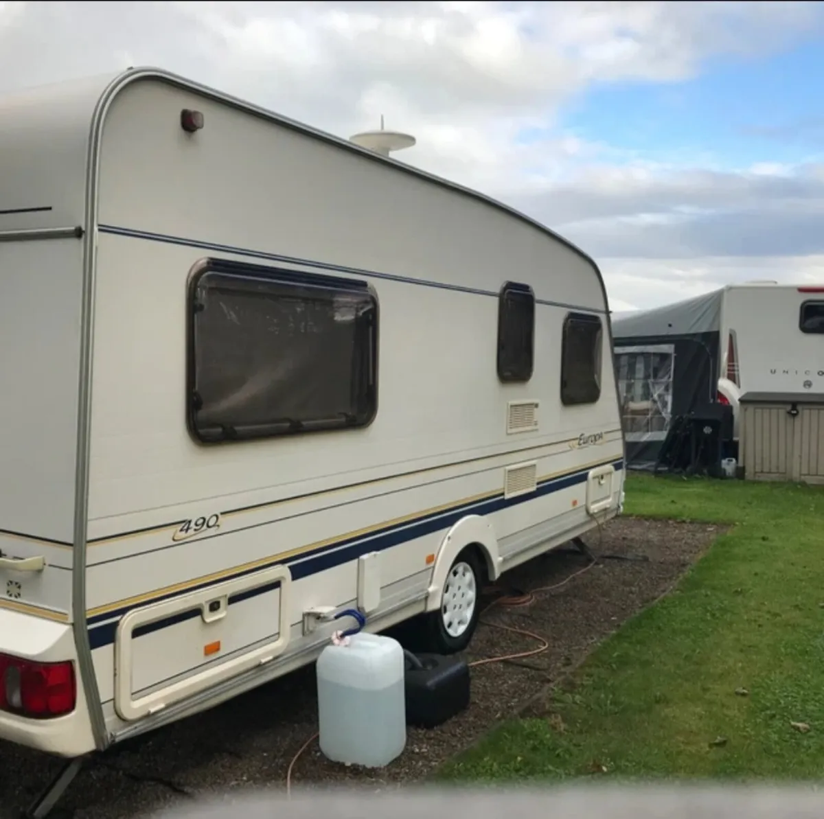 08 Sterling 4/5 berth fixed bed & mover & Awning - Image 2