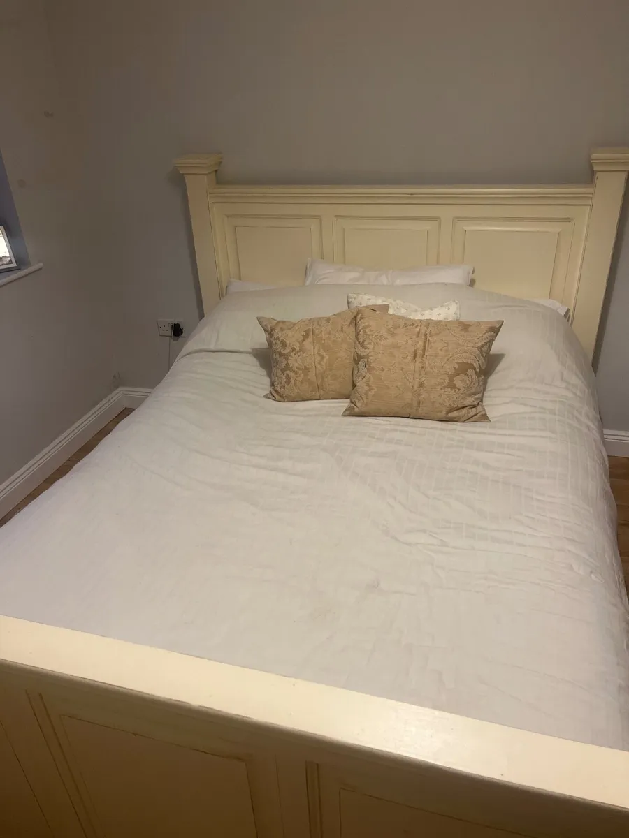 King size bed - Image 3