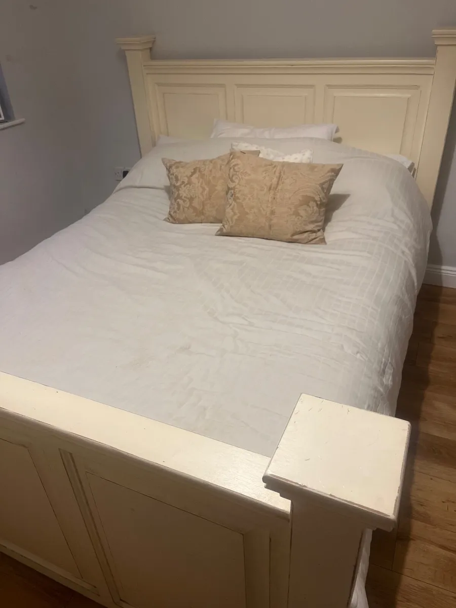 King size bed - Image 4