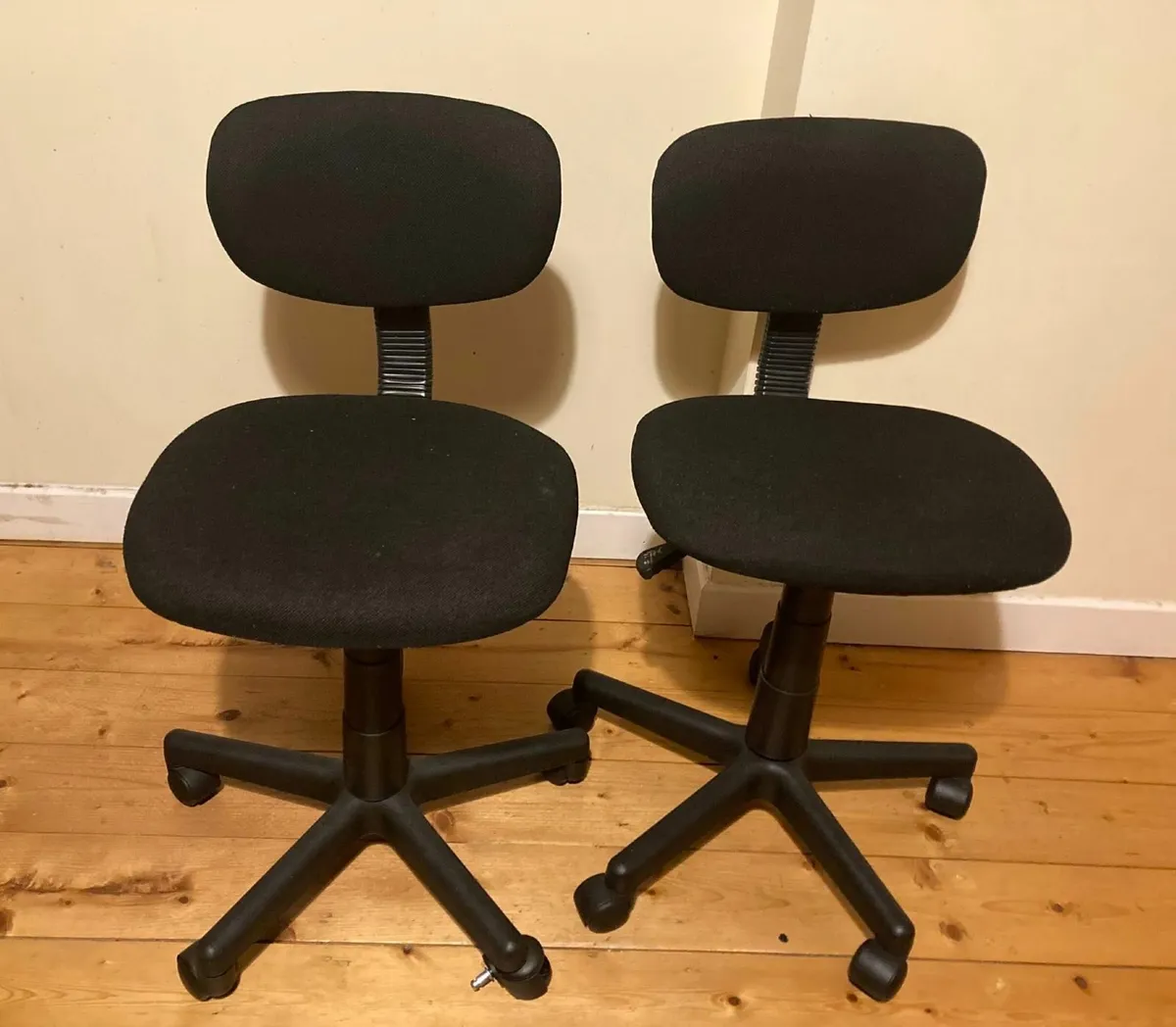Pair of Black Mesh Back Office Task Chairs - Image 2