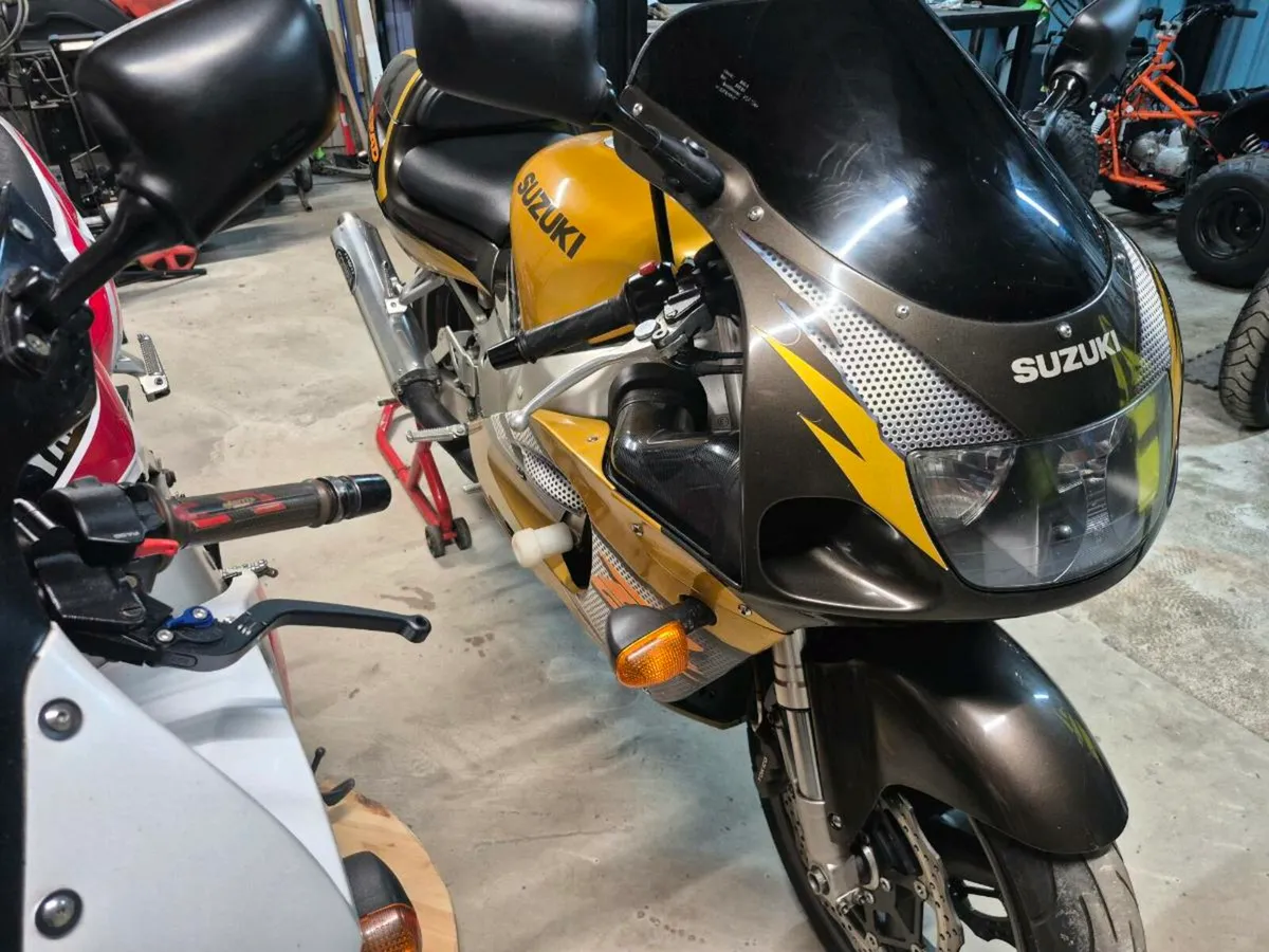 Suzuki srad 750 very clean - Image 4