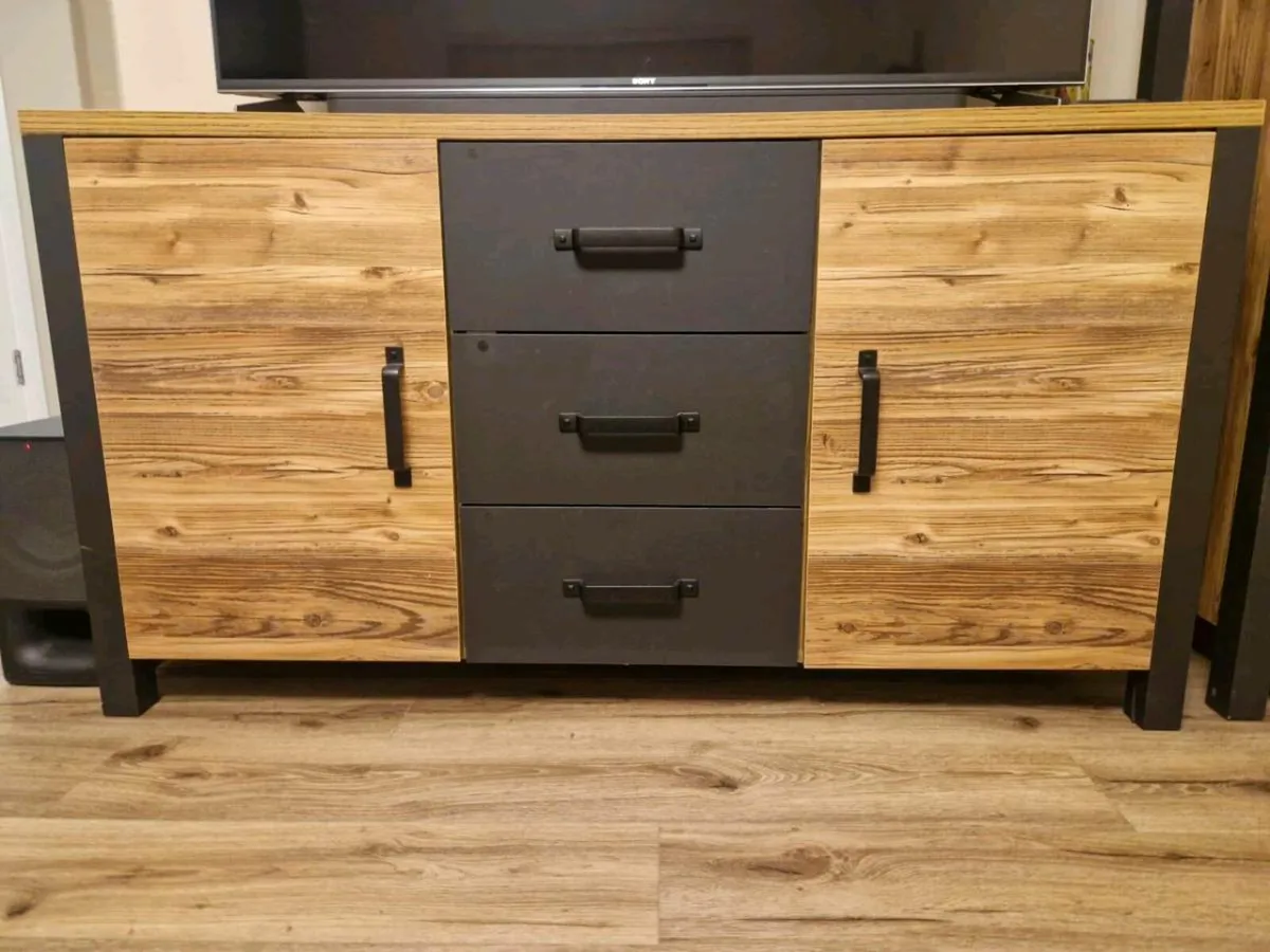 Designer chest of drawers and two wall shelves - Image 1