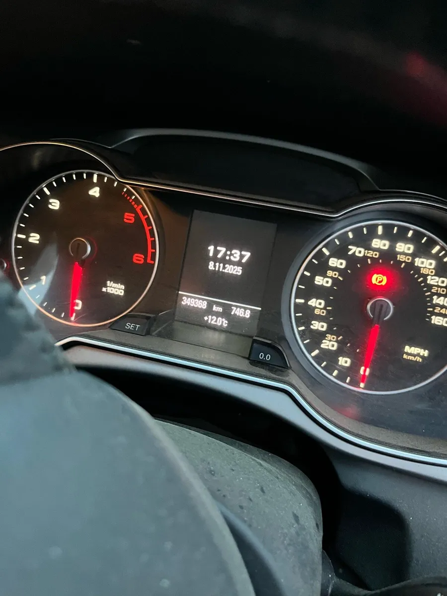 Audi 4 blue 6 speed manual - Image 3