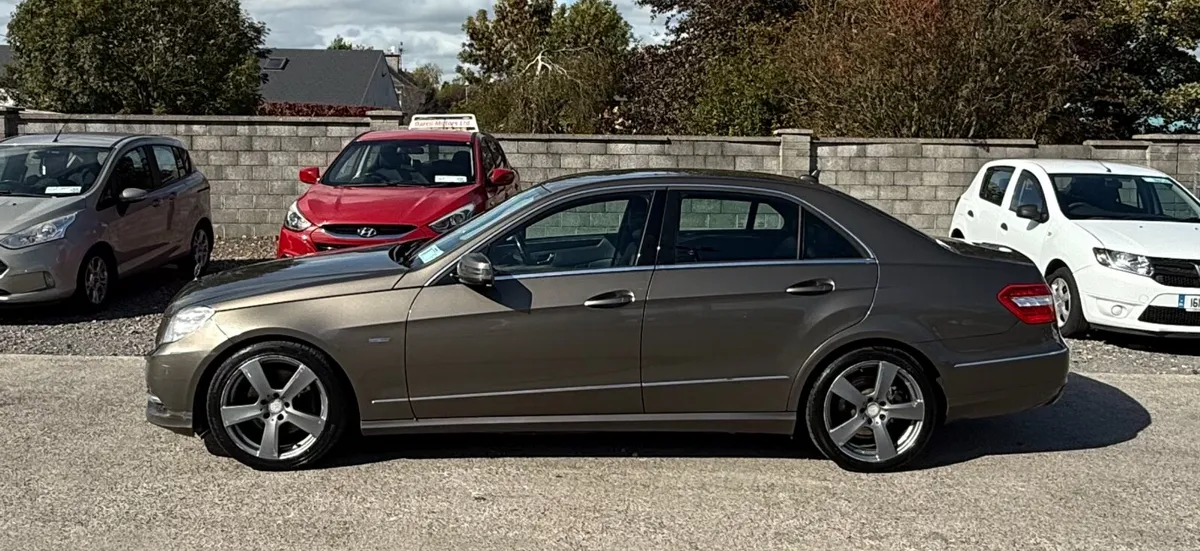 13 Mercedes Benz e class - Image 4