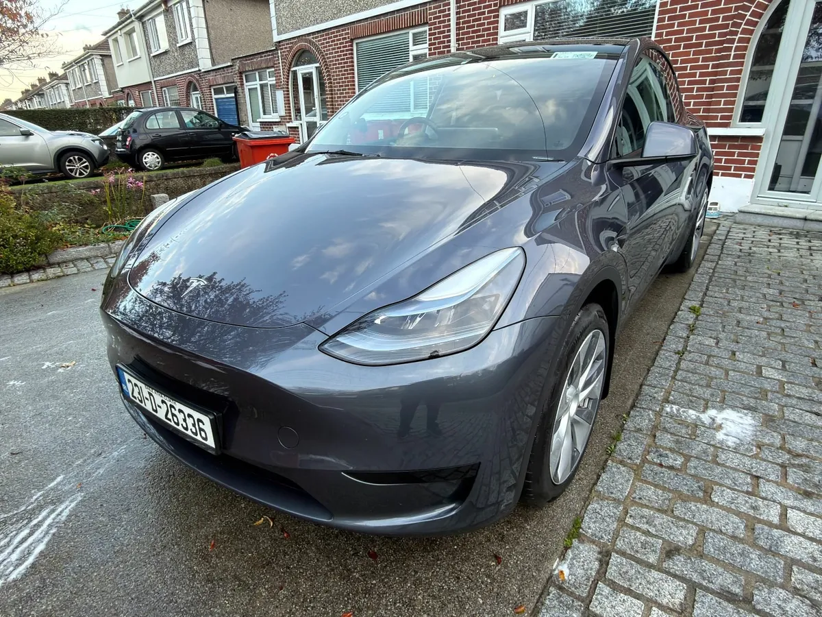2023 Tesla Model Y 231D RWD Low Miles, Immaculate - Image 3