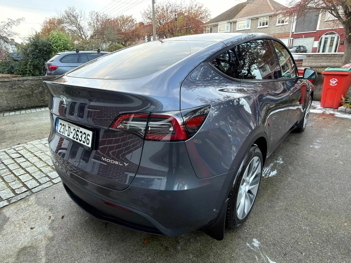 2023 Tesla Model Y 231D RWD Low Miles, Immaculate - Image 4