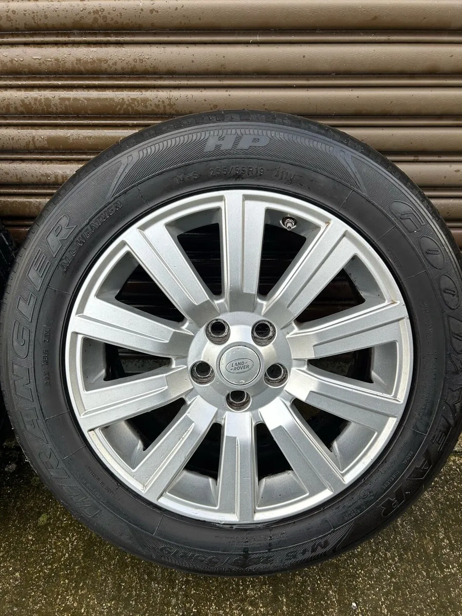 ***Land Rover Discovery 4 Alloys and tyres*** - Image 2