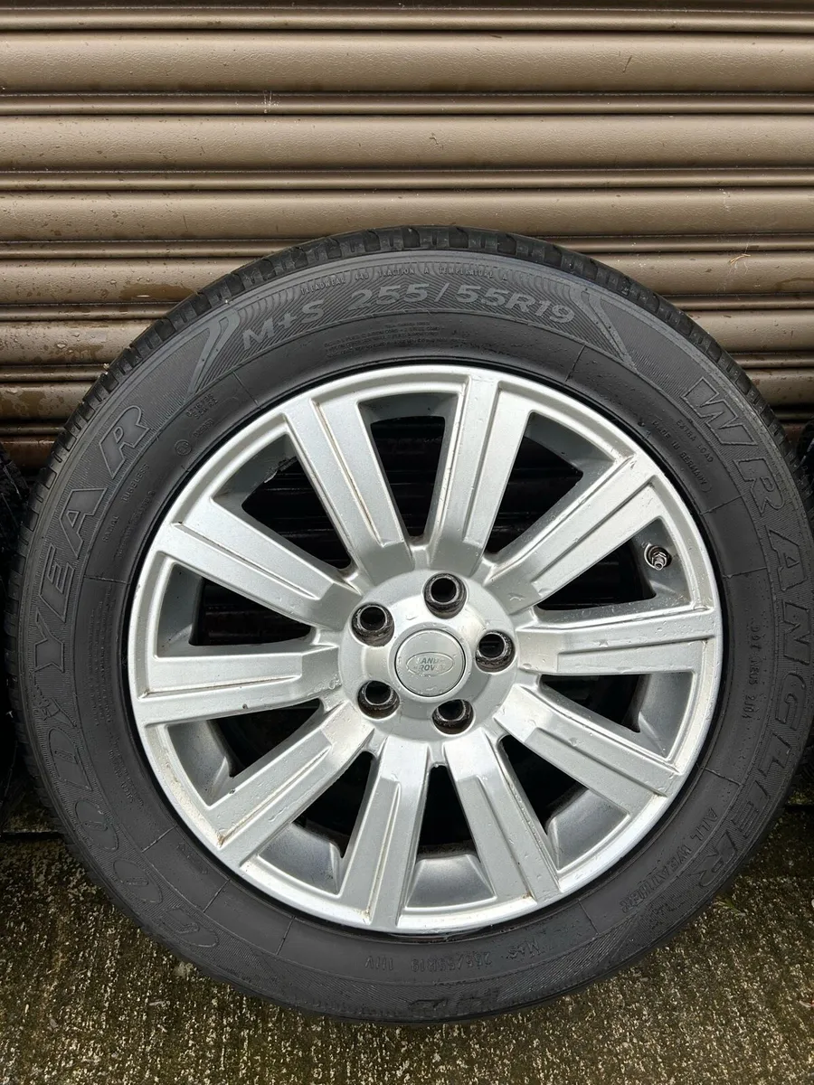 ***Land Rover Discovery 4 Alloys and tyres*** - Image 4