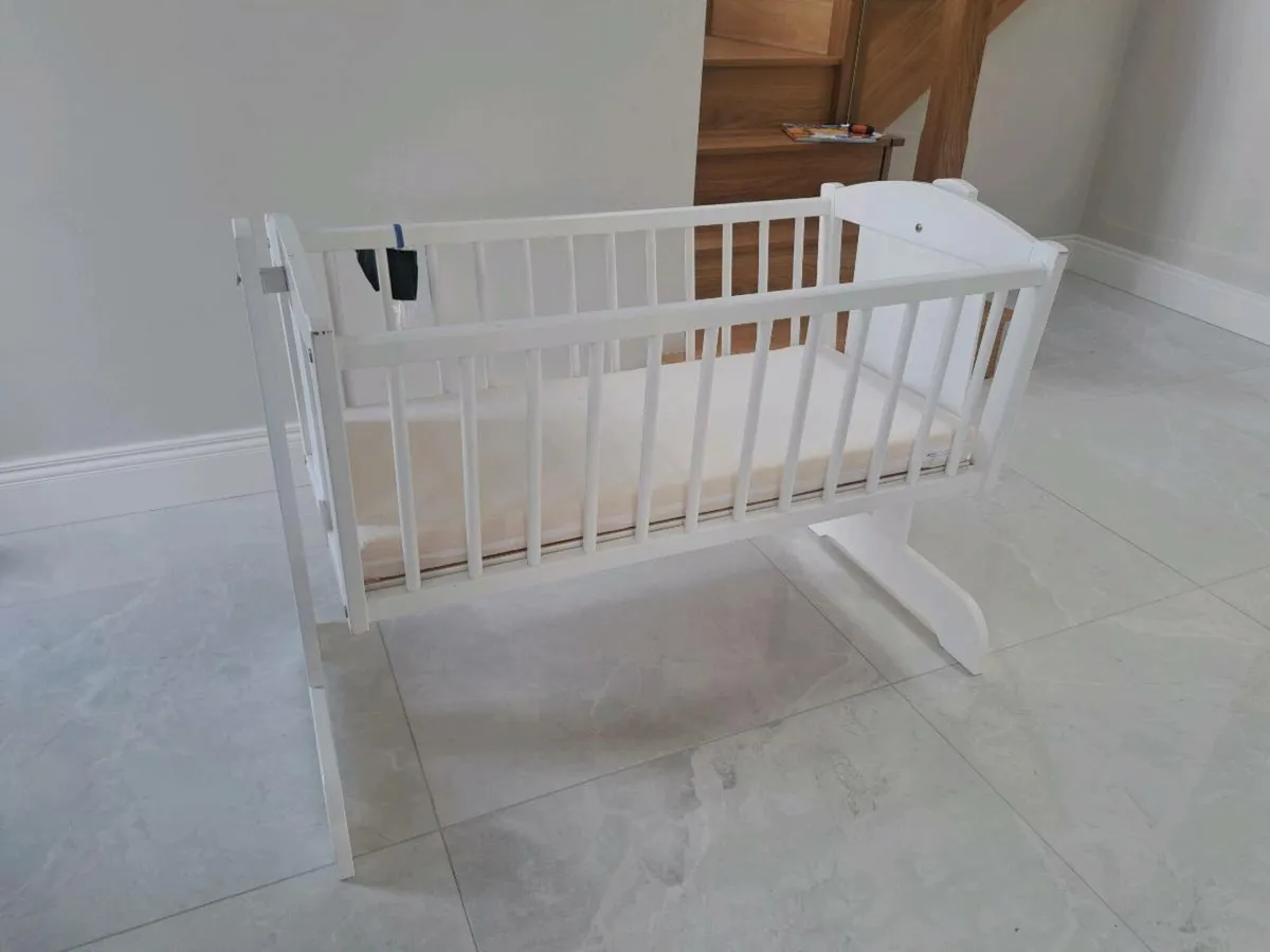 Baby crib - Image 1