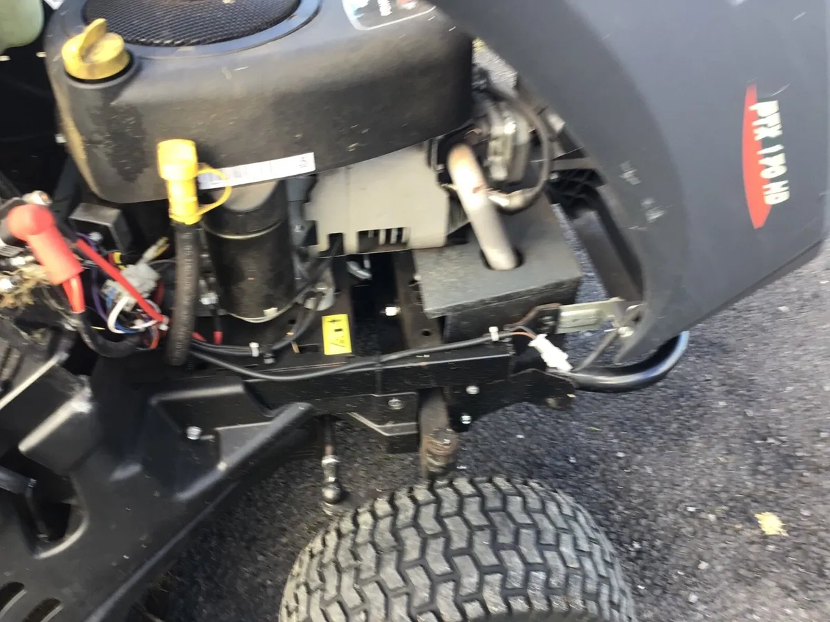 Castlegarden 16/5 HP hydro ride on lawnmower - Image 4