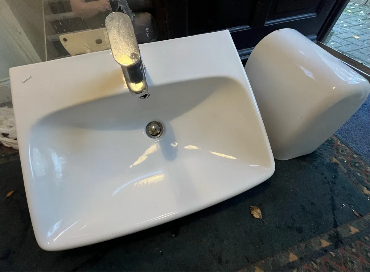 Suspended sink 600mm x 400mm - Image 4