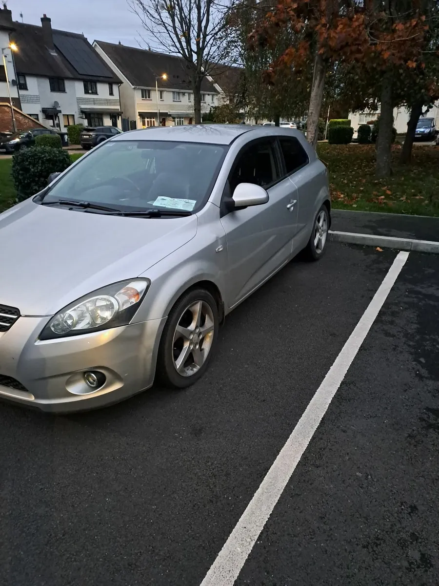 Kia Ceed 2010 - Image 2