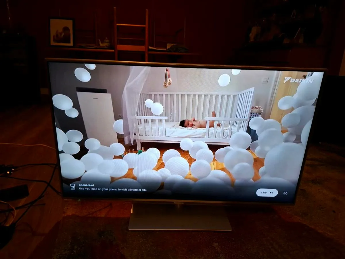 42 INCH SMART TV - Image 2